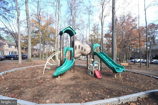 Building Photo - 7812 Briardale Terrace