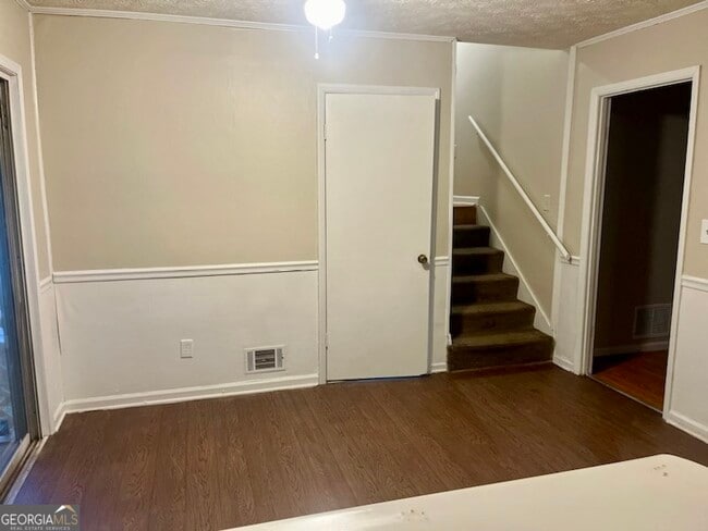 Building Photo - 6953 Lodgepole Dr