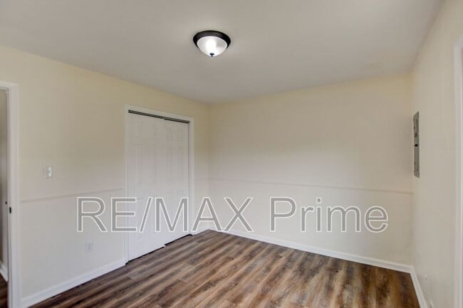 Building Photo - 3900 Raintree Ct