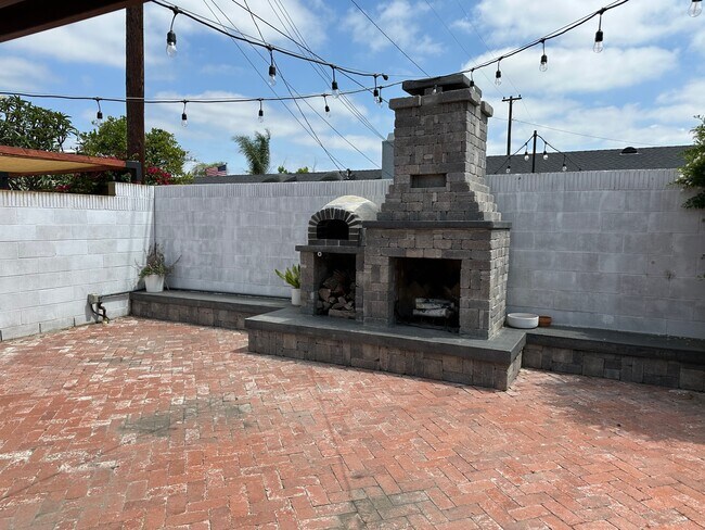 Building Photo - 2748 E Dorothy Pl