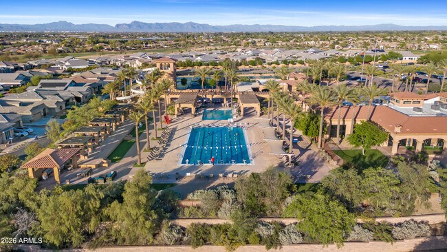 Building Photo - 4129 E Clubview Dr