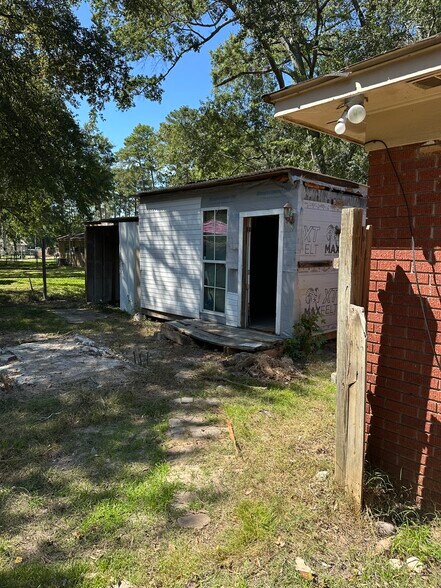 Storage Sheds - 329 St Paul St