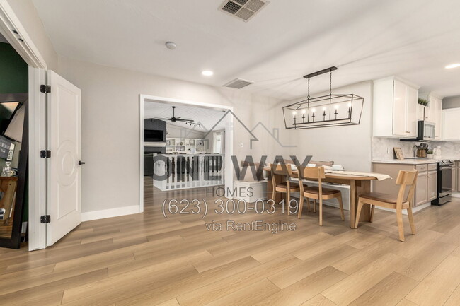 Building Photo - 107 S Catalina St