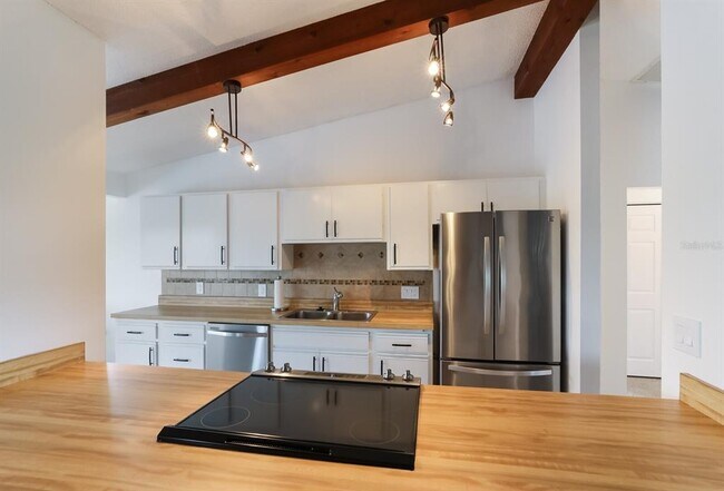 Building Photo - 5424 America Dr