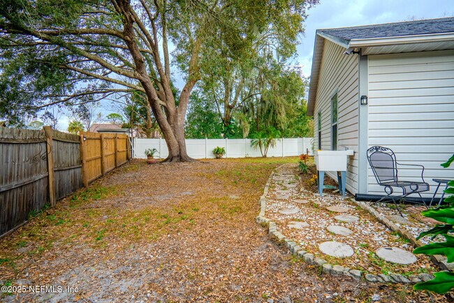 Building Photo - 11048 Ridge Point Dr