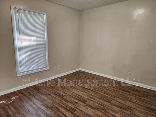Building Photo - 501 Mary Charlotte Dr