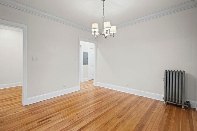 Building Photo - 1426 E Hyde Park Blvd