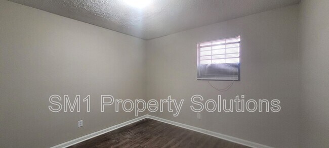 Building Photo - 2505 Green Oaks Ct SE