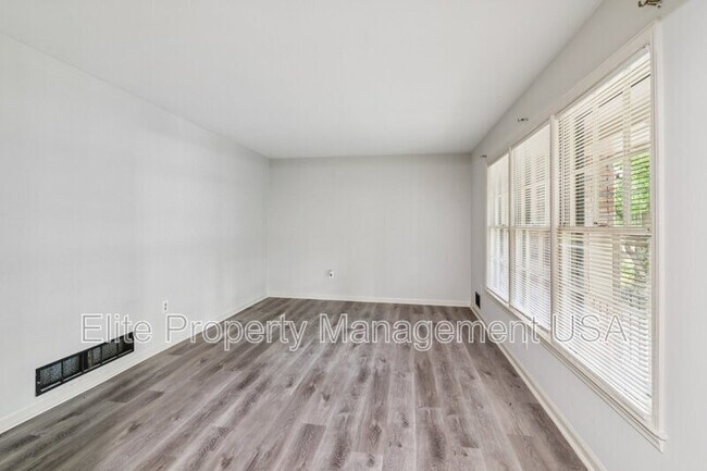 Building Photo - 2600 Lantern Ln