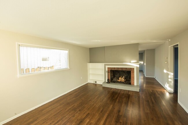 Building Photo - 10039 Ashworth Ave N