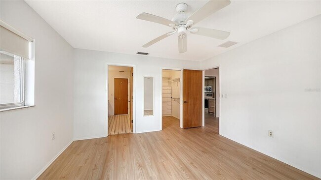 Building Photo - 515 Rousseau Dr