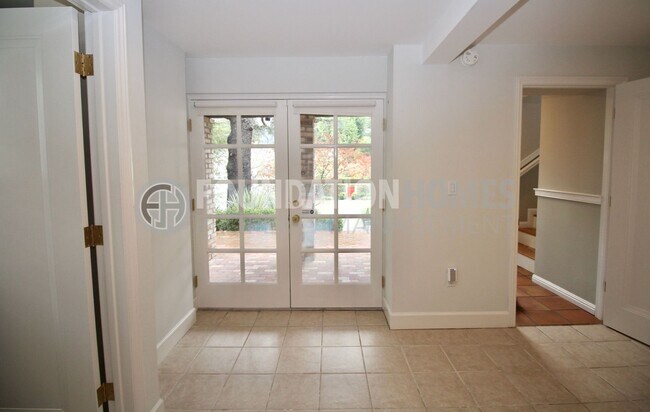 Building Photo - Charming Mill Valley Home with Backyard Office – Prime Boyle Park Location, Just a 5-Minute Walk ...