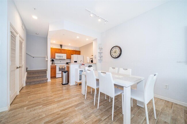 Building Photo - 2600 Lodi Cir
