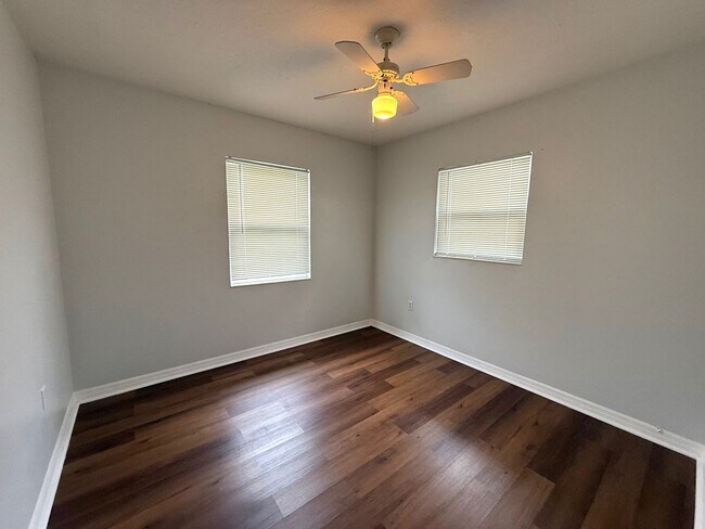 Building Photo - 3310 New England St