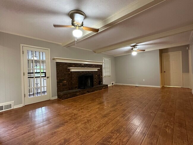 Building Photo - 1531 Cordova Rd