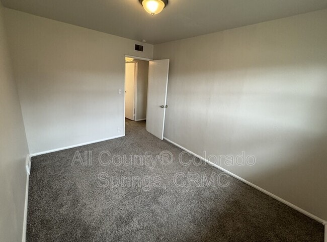 Building Photo - 1316 Harrison Rd