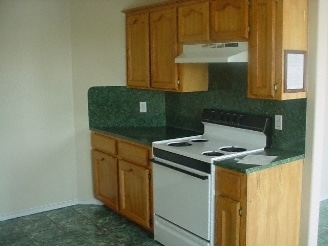 Kitchen - La Mansion Apartments