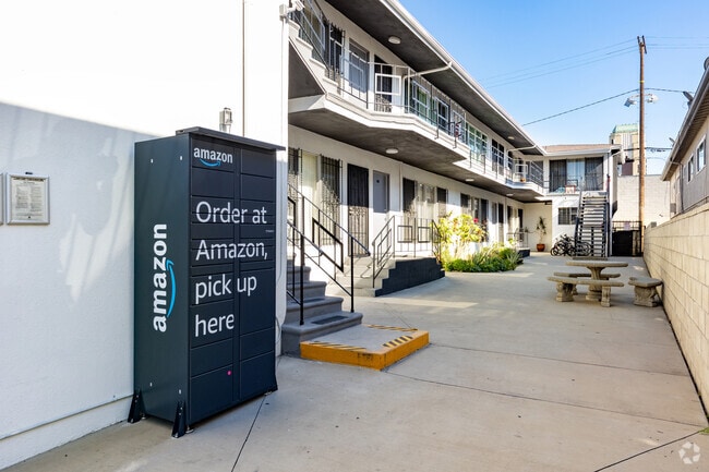 350 S Manhattan Pl - 350 S Manhattan- fully renovated unit in K...