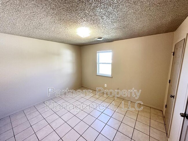 Building Photo - 95 N Pine Ave