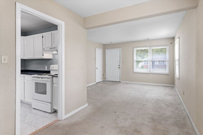 Building Photo - 503 Woodfin Rd