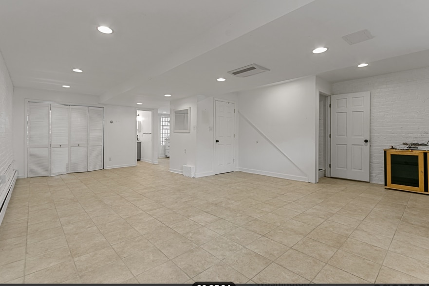 Building Photo - 2332 19th St NW