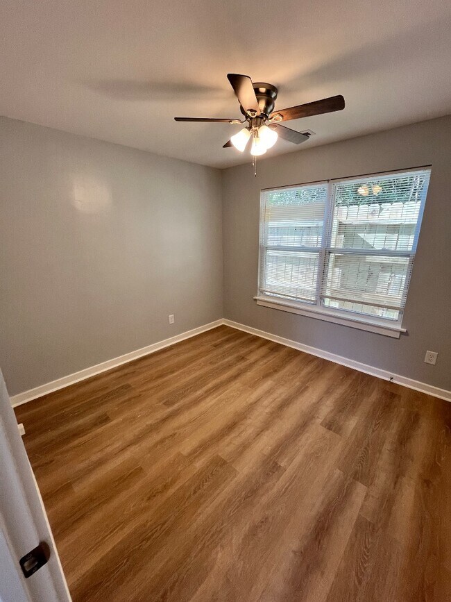 Building Photo - 1817 Newcastle St