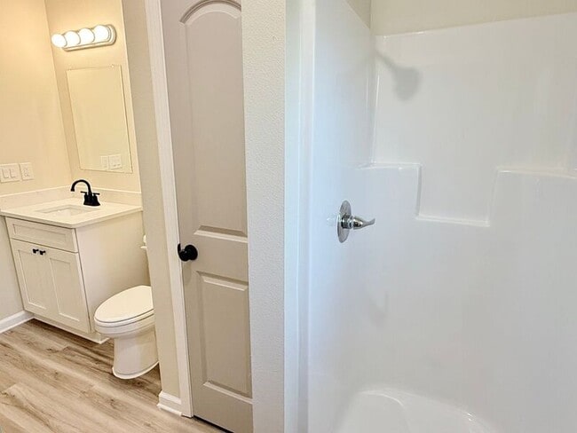 Building Photo - 751 Lloyd Alley