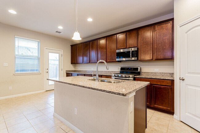 Building Photo - Bright & Spacious 5-Bedroom, 3-Bath Home i...