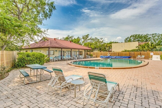 Building Photo - 8754 Honeysuckle Way