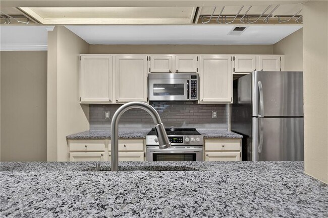Building Photo - 123 Warm Springs Cir
