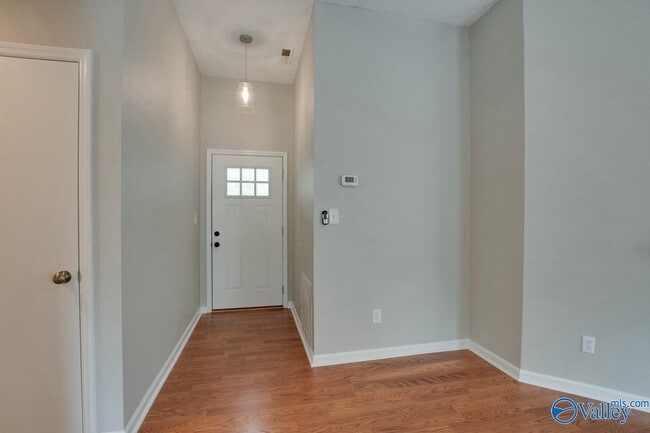 Building Photo - 118 River Oaks Dr