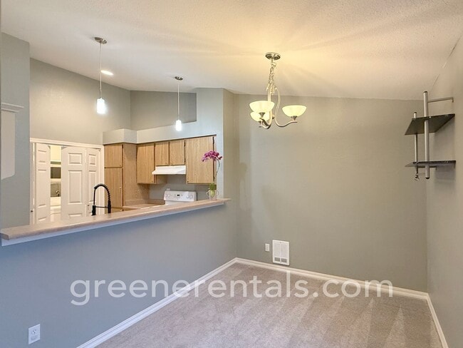 Building Photo - 2BR/1.5BA 3rd Floor Condo Overlooking Sinclair Inlet