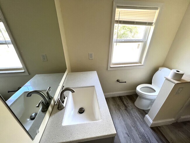 Building Photo - FIRST MONTHS RENT FREE!!! 5 ACRES OF PARAD...