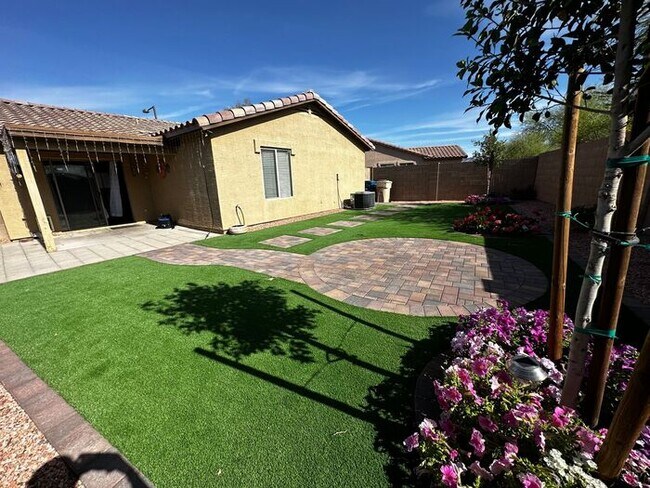 Building Photo - COMING SOON! Gorgeous 3 Bed 2 Bath in Buck...