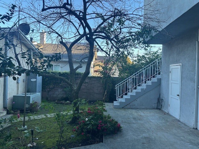 Building Photo - 2135 Selby Ave