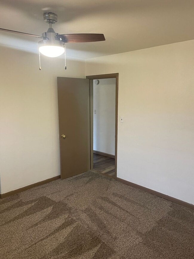 Building Photo - Immaculate 2 Ranch Style Bedroom Duplex