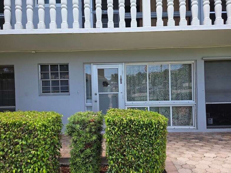 Convenient First Floor Entry - 1965 SE 5th Ct