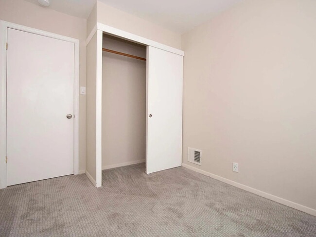 Building Photo - 609 Kirkham St
