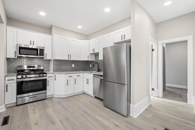 Building Photo - Stunning 2 bedroom home in North Side available Feb 1!