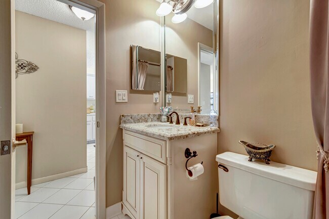 Building Photo - 5943 Areca Palm Ct