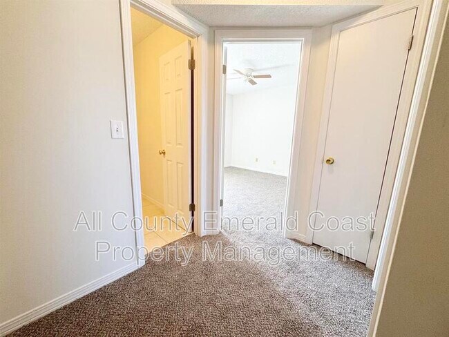 Building Photo - 875 Fairview Dr