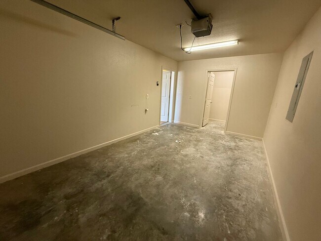 Building Photo - 339 Princess Place