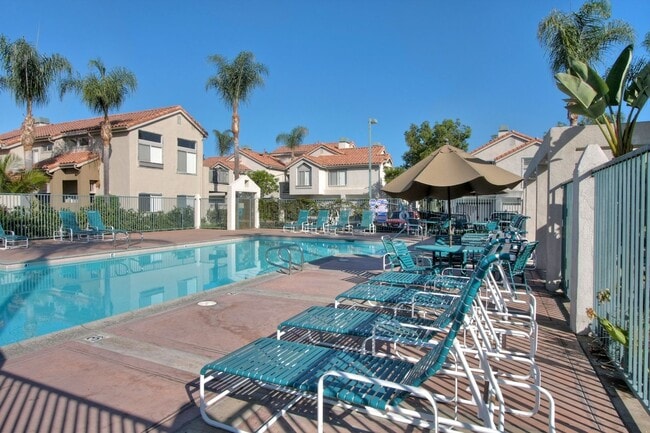 Building Photo - Beautiful End Unit Condo with Overlook of ...