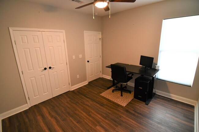 Building Photo - Zachary School District!  Trendy, 3 bedroom, 2.5 bath home in coveted Marshall Bonds Subdv