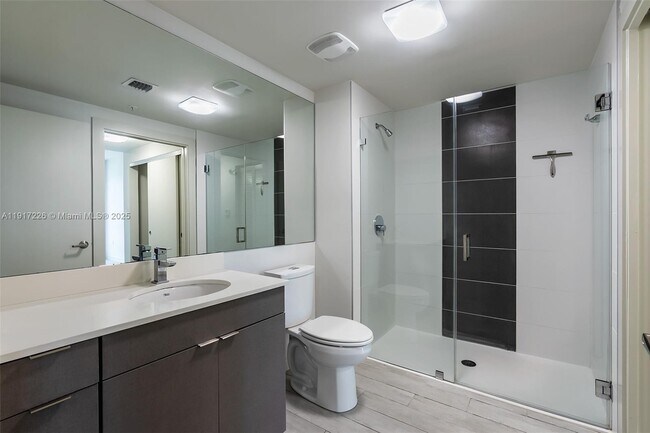 Building Photo - 321 NE 26th St