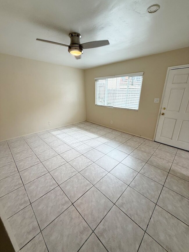 Building Photo - Remodeled 2 Bed/1 Bath unit in North Park w/ Private Yard!