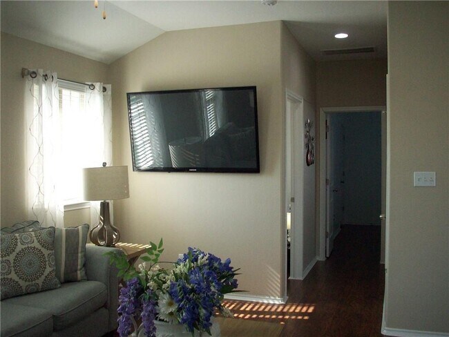 Building Photo - 1002 Beacon Cove