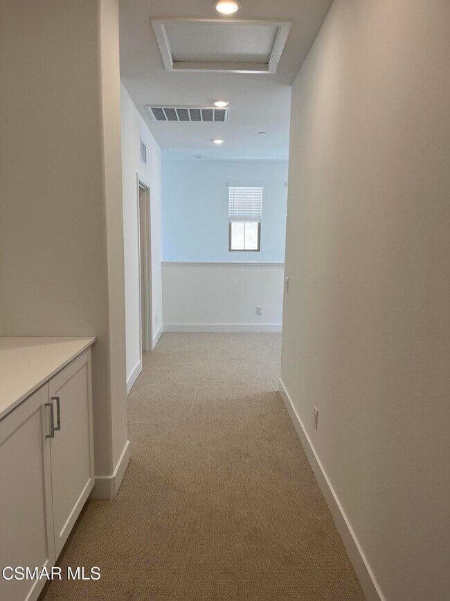 Building Photo - 687 Guy Turner Dr