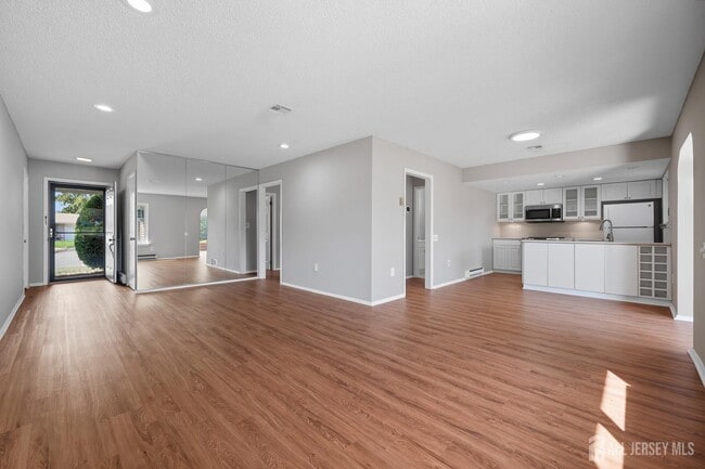 Building Photo - 351A Jutland Dr