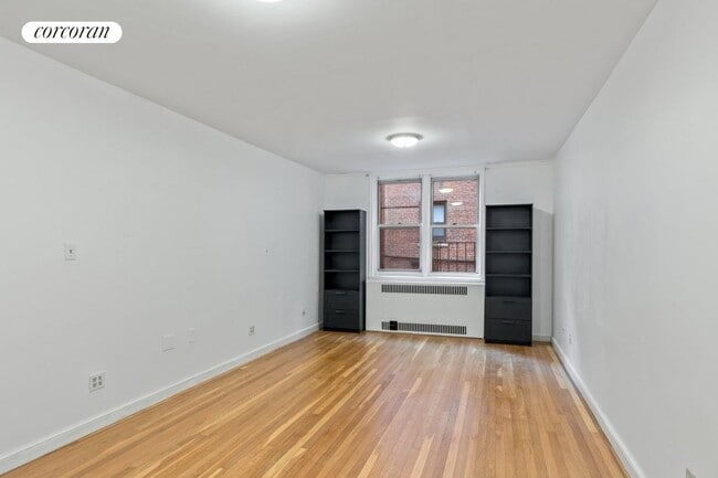 Building Photo - 305 W 52nd St